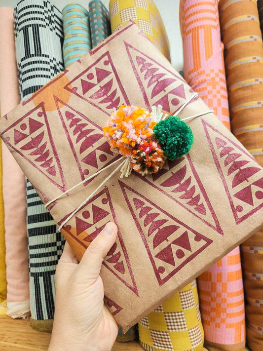 Festive Fun: Make your own Wrapping Paper + Pom - Poms - homesewn